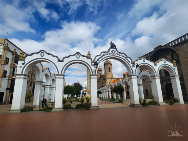 Entre Praças e Igrejas: Um Mergulho na História de Potosí