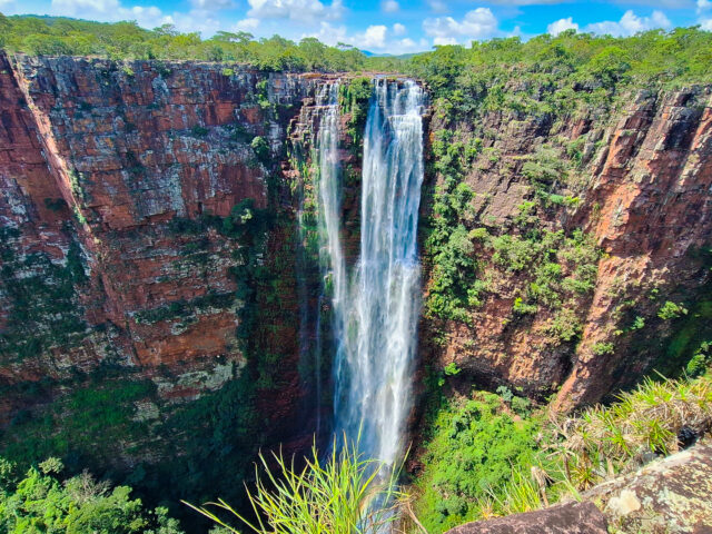 Do Calor Extremo ao Paraíso Secreto: A Incrível Trilha da Cachoeira do Jatobá